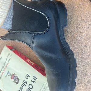 Blundstone boots black